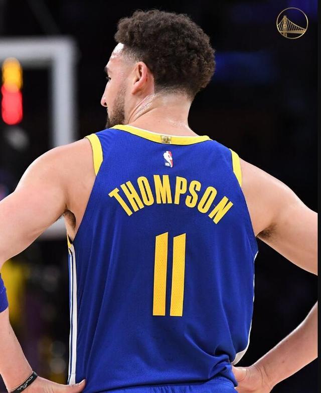 布克谈狄龙和詹姆斯冲突：喜欢这种互动，但这次有点过头了（布克：喜欢狄龙与詹姆斯的交锋，但这次有些过火）