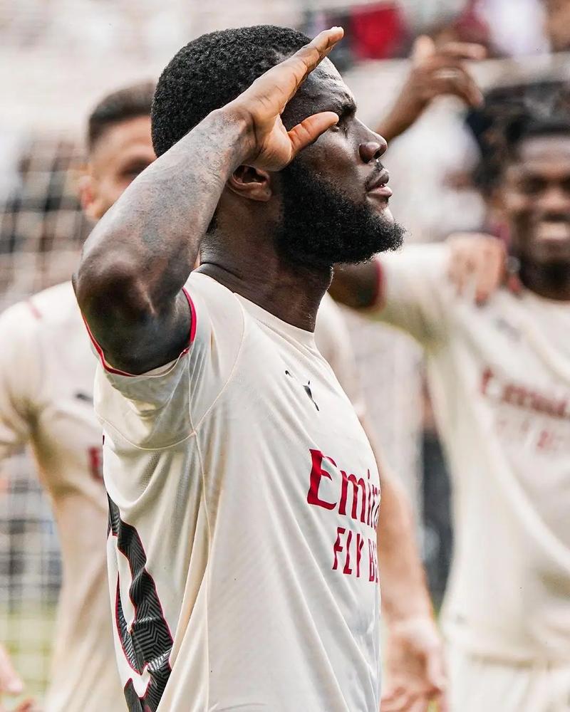 篮球篮网队内气氛紧张，管理层介入协调（篮网队内部紧张升级 管理层出面调停）