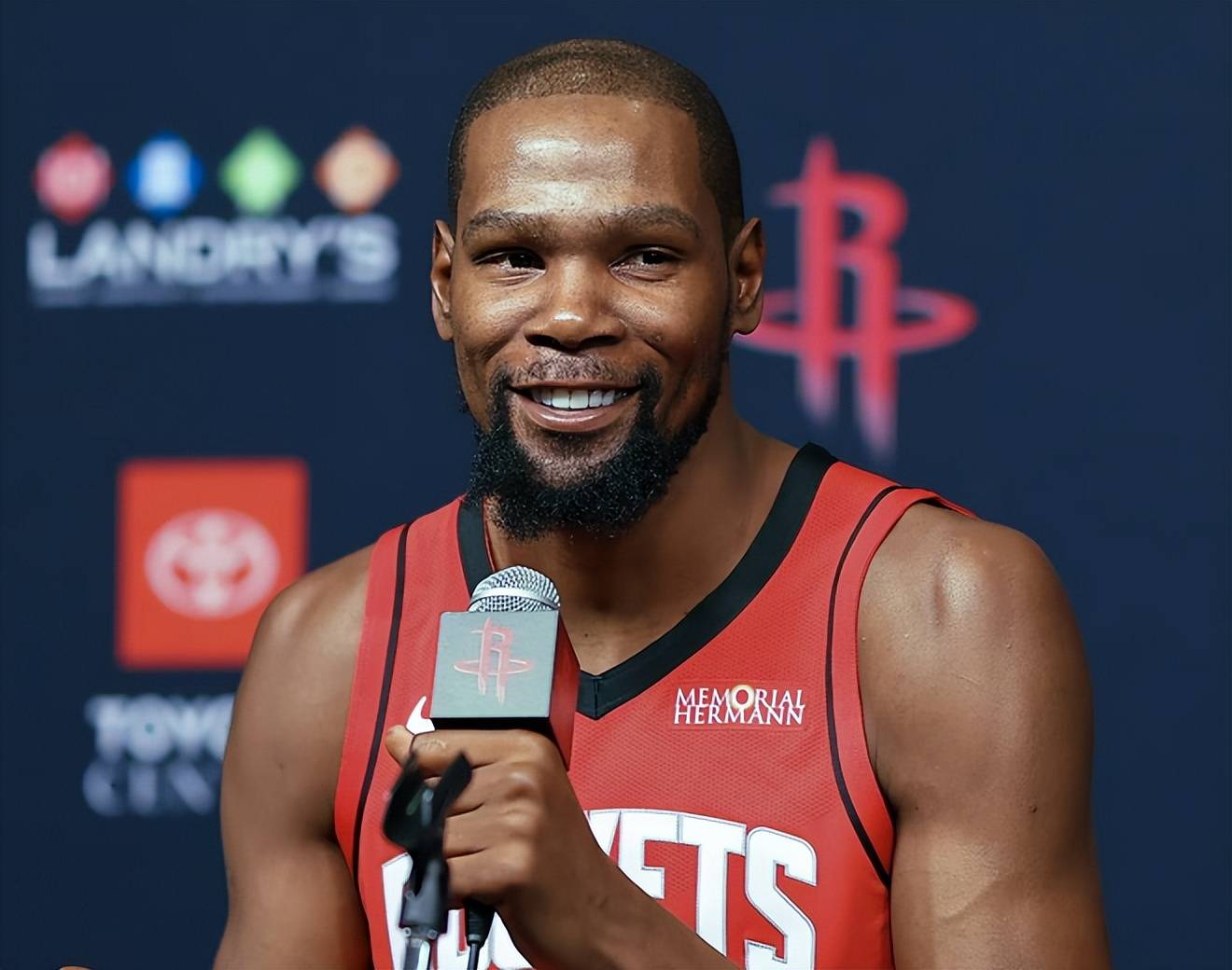 米切尔：骑士还不是一支季后赛队伍，战术和精神层面等都存在问题（米切尔直言骑士未具季后赛实力，战术与精神层面等多方面仍有短板）