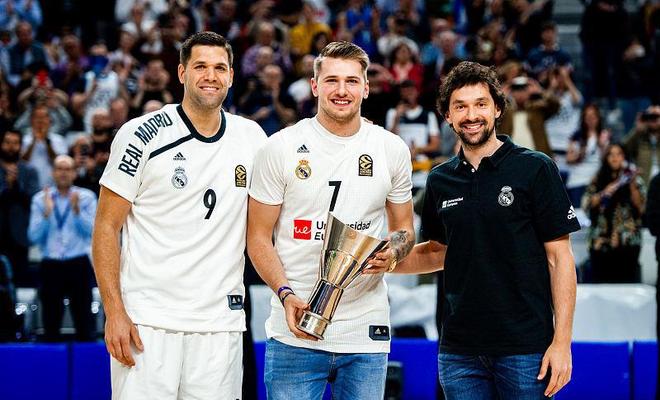 NBA现役第一人！约基奇狂砍56+16+15！剑指第四座MVP奖杯（现役最强！约基奇轰56分16板15助攻，冲击第四个MVP）