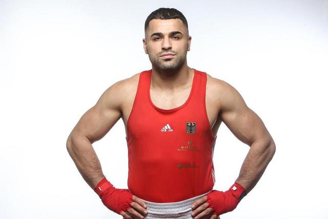 欧冠精彩进球回顾：梅西助攻亮点,（欧冠精彩进球集锦：梅西助攻成焦点）