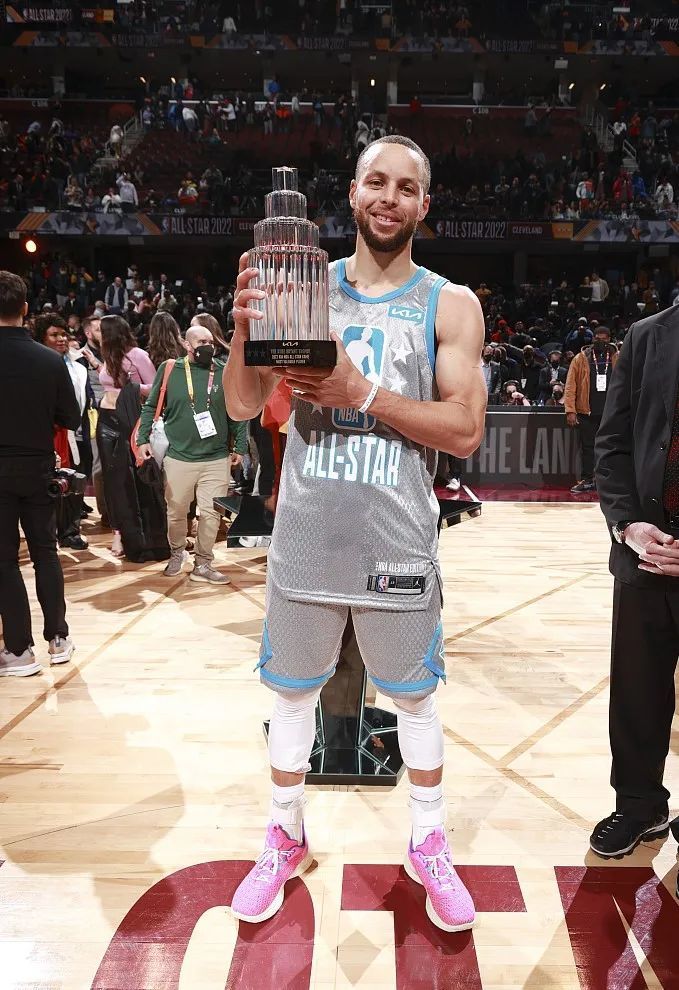 西媒：马塞洛儿子首次入选皇马U21名单，或将迎来首秀（马塞洛之子首次跻身皇马U21大名单，或上演处子秀）