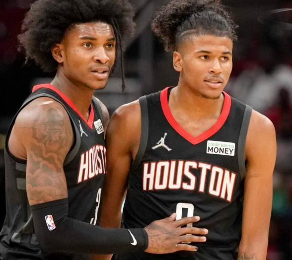 辽宁三分疯狂引爆全场（辽宁外线火力全开燃爆全场）