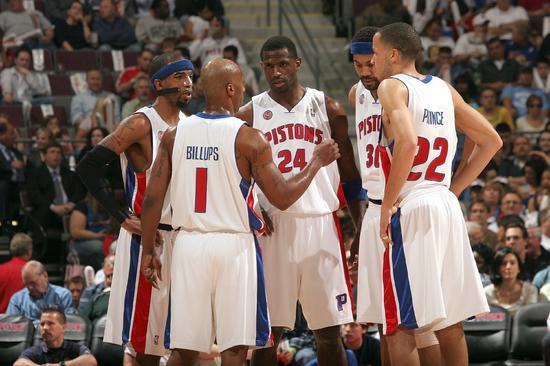 意媒：为避免球迷干扰，斯帕莱蒂决定尤文不在那不勒斯过夜（意媒：为防球迷滋扰，斯帕莱蒂安排尤文赛后不在那不勒斯留宿）