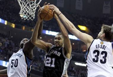 暖心！威廉二世通过出售袜子，邀请超350名孤独青少年现场观赛（暖心之举：威廉二世卖袜筹资邀350多名孤独青少年现场观赛）