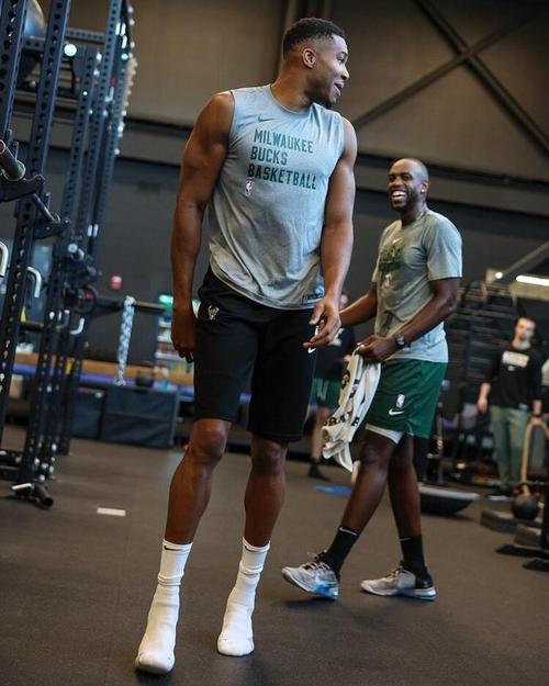 三金四银！厉害了同学！（豪揽三金四银，同学太给力！）