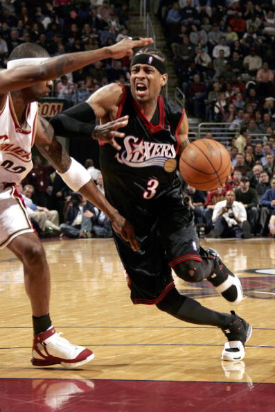 对巴萨! 世体：西班牙人计划在主场球门后设防护网，保护霍安等人（迎战巴萨！据世体：西班牙人将于主场球门后加装防护网，保障霍安等人安全）