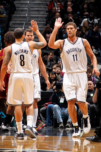 篮球对决：马刺与鹈鹕半场三分球表现分析（半场三分看点：马刺与鹈鹕投射表现对比）